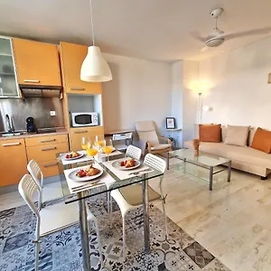 https://confortable-apartamento-en-el-centro-de-con-parking.hotelsinnerja.org